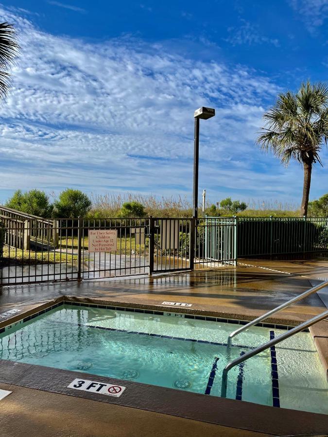 Oceanview Condo With Pool, Hot Tub, Balcony, Right On The Beach Myrtle Beach Exterior photo