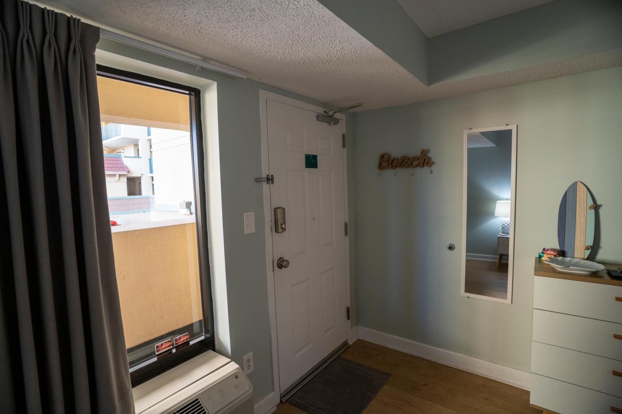 Oceanview Condo With Pool, Hot Tub, Balcony, Right On The Beach Myrtle Beach Exterior photo